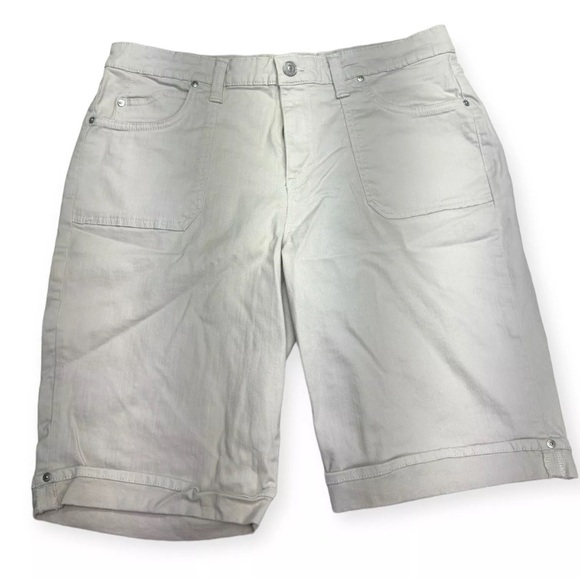 Gloria Vanderbilt Other - Gloria Vanderbilt All Around Slimming Effect Bermuda Jean Shorts Size 16 White